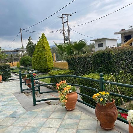 Seaside Apartment With Private Garden Néa Ankhíalos Kültér fotó